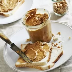 Descubre 4 maneras sorprendentes de usar la mantequilla de cacahuete.