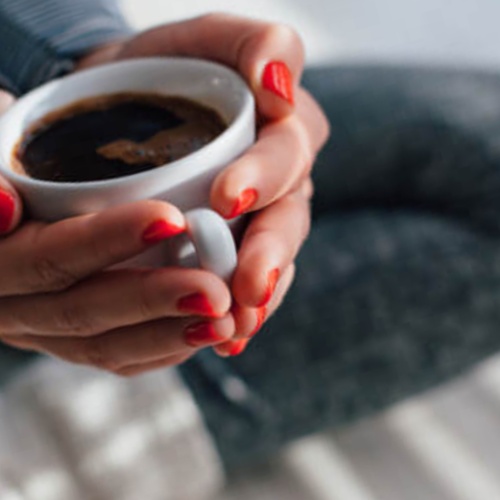 5 razones por las que dejar el café y cómo tomarlo si no puedes resistirte